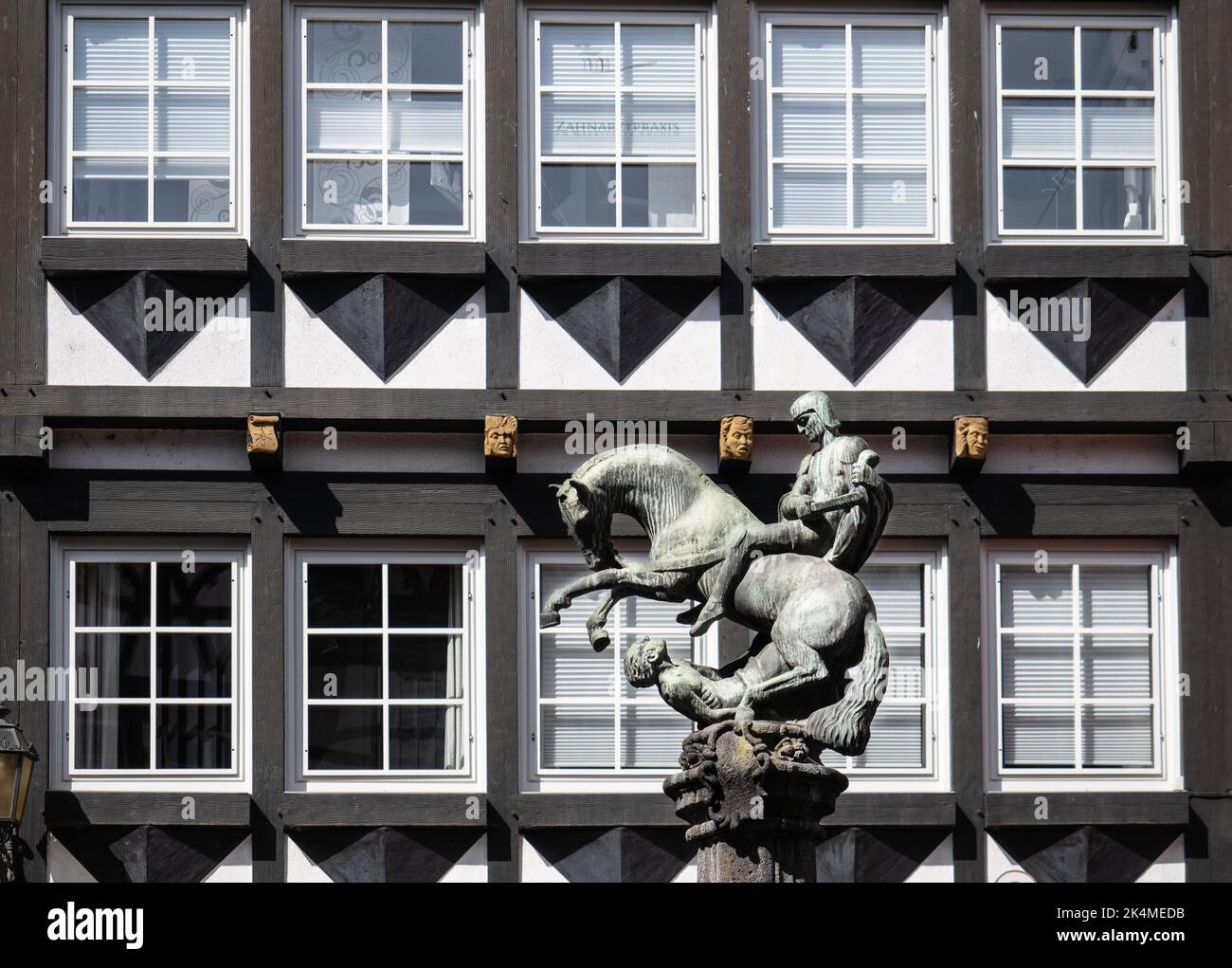 Statue in marketplace, Cochem, half-timbered building behind Stock Photo