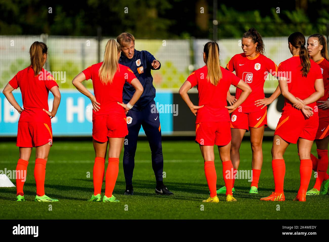 ZEIST, NETHERLANDS - OCTOBER 3: Coach Andries Jonker of the Netherlands during a Training Session of the Netherlands Women’s Football Team at the KNVB Campus on October 3, 2022 in Zeist, Netherlands (Photo by Joris Verwijst/Orange Pictures) Stock Photo