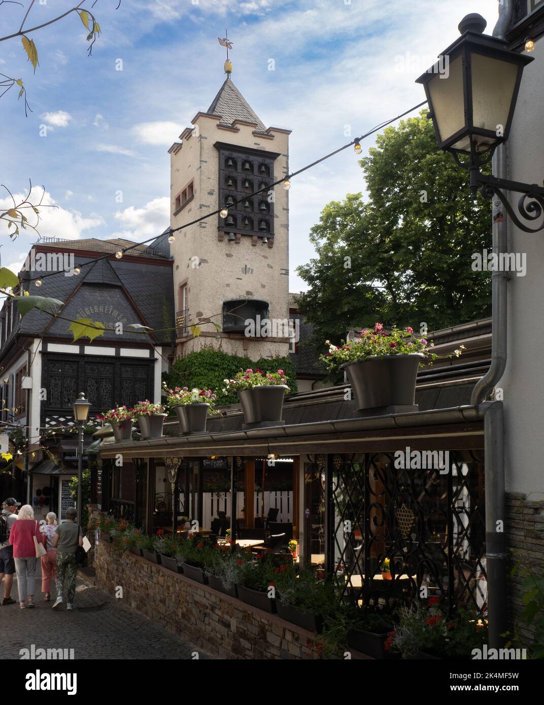 Die Drosselgasse, historic street in Rüdesheim, Germany Stock Photo - Alamy