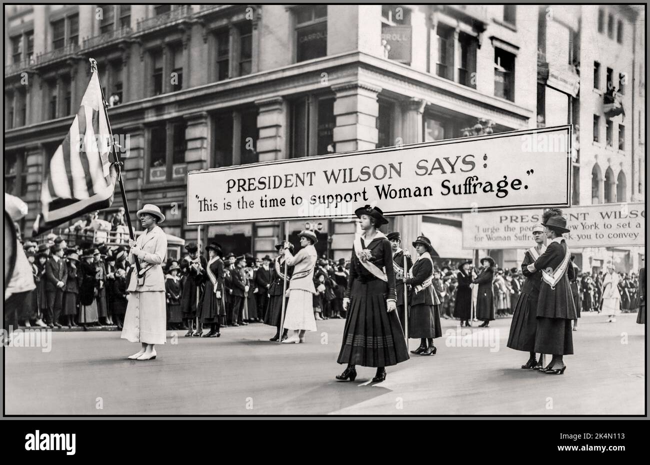Womens Suffrage march demonstration 19th Amendment USA Banner with headline 'PRESIDENT WILSON SAYS... ' This is the Time to Support Woman Suffrage' America USA 1915 Stock Photo