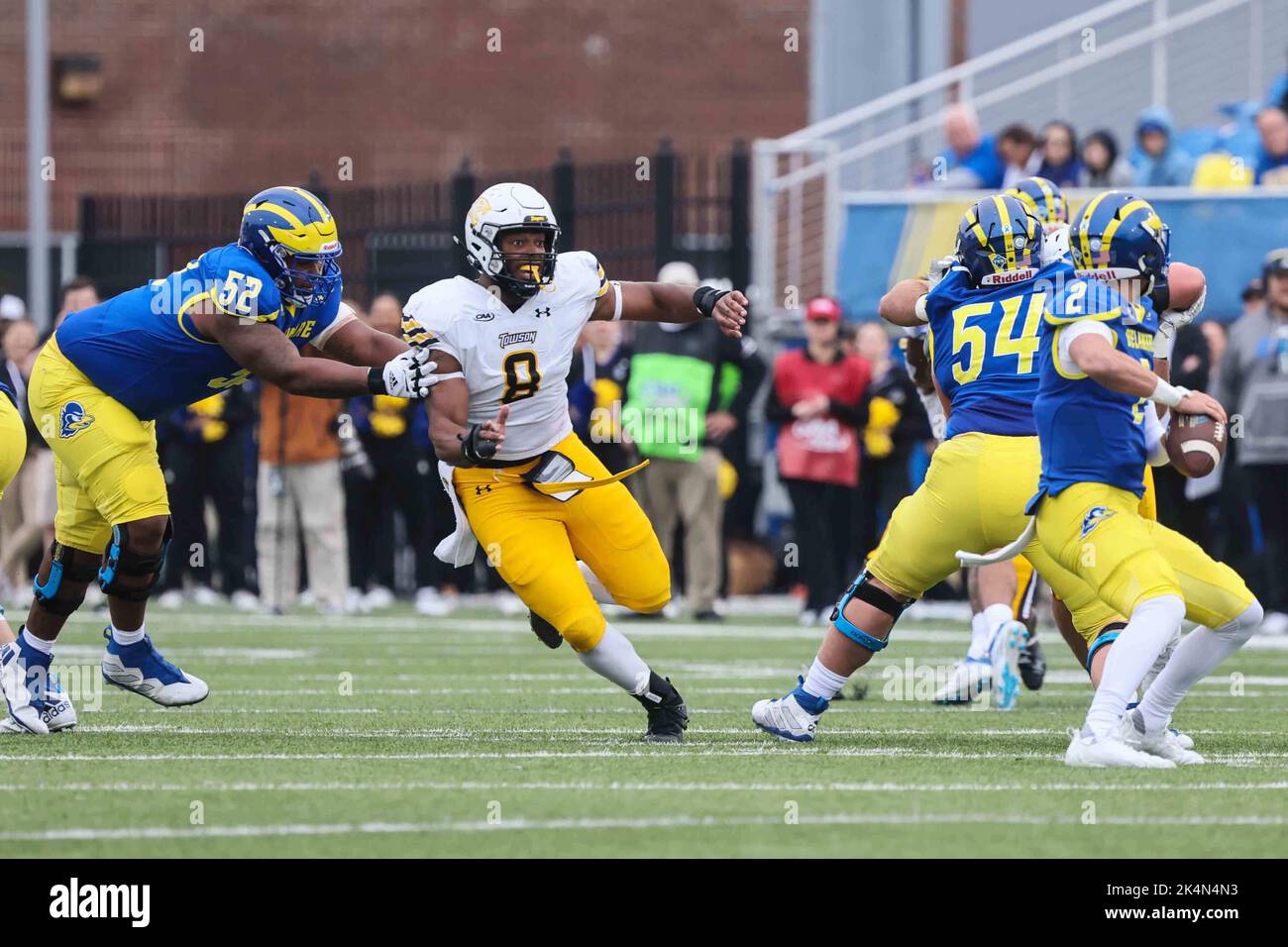 Newark, Delaware, USA. 1st Oct, 2022. Towson defensive linemen JESUS GIBBS (8) pressures Delaware quarterback NOLAN HENDERSON (2) during a week five game between the Delaware Blue Hens and the Towson Tiger Saturday, Oct. 01, 2022; at Tubby Raymond Field at Delaware Stadium in Newark, DE. (Credit Image: © Saquan Stimpson/ZUMA Press Wire) Stock Photo