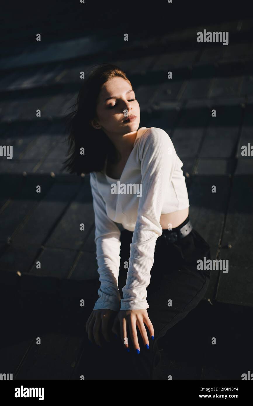 Teen girl in white tank hi-res stock photography and images - Alamy