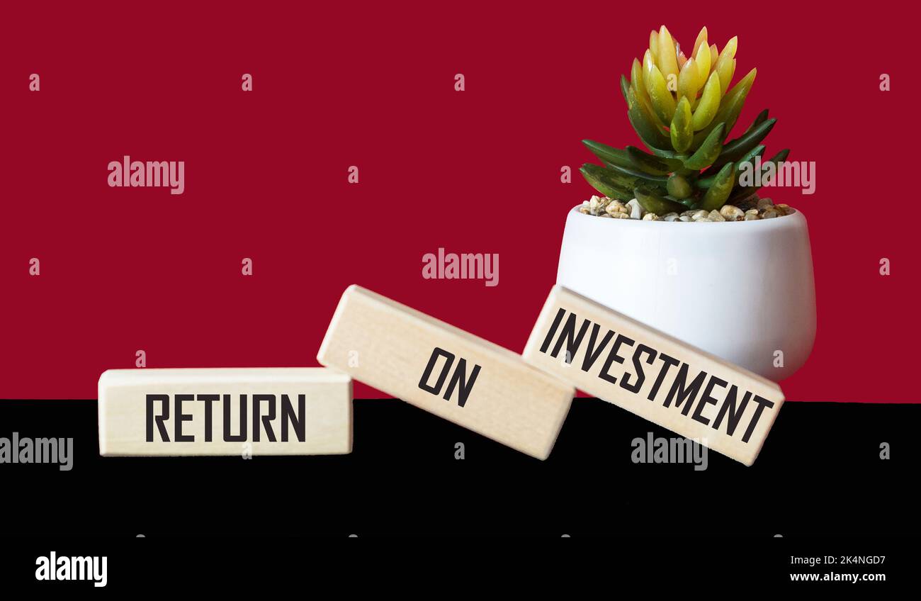 RETURN OF INVESTMENT text on black and red background with cactus flower Stock Photo