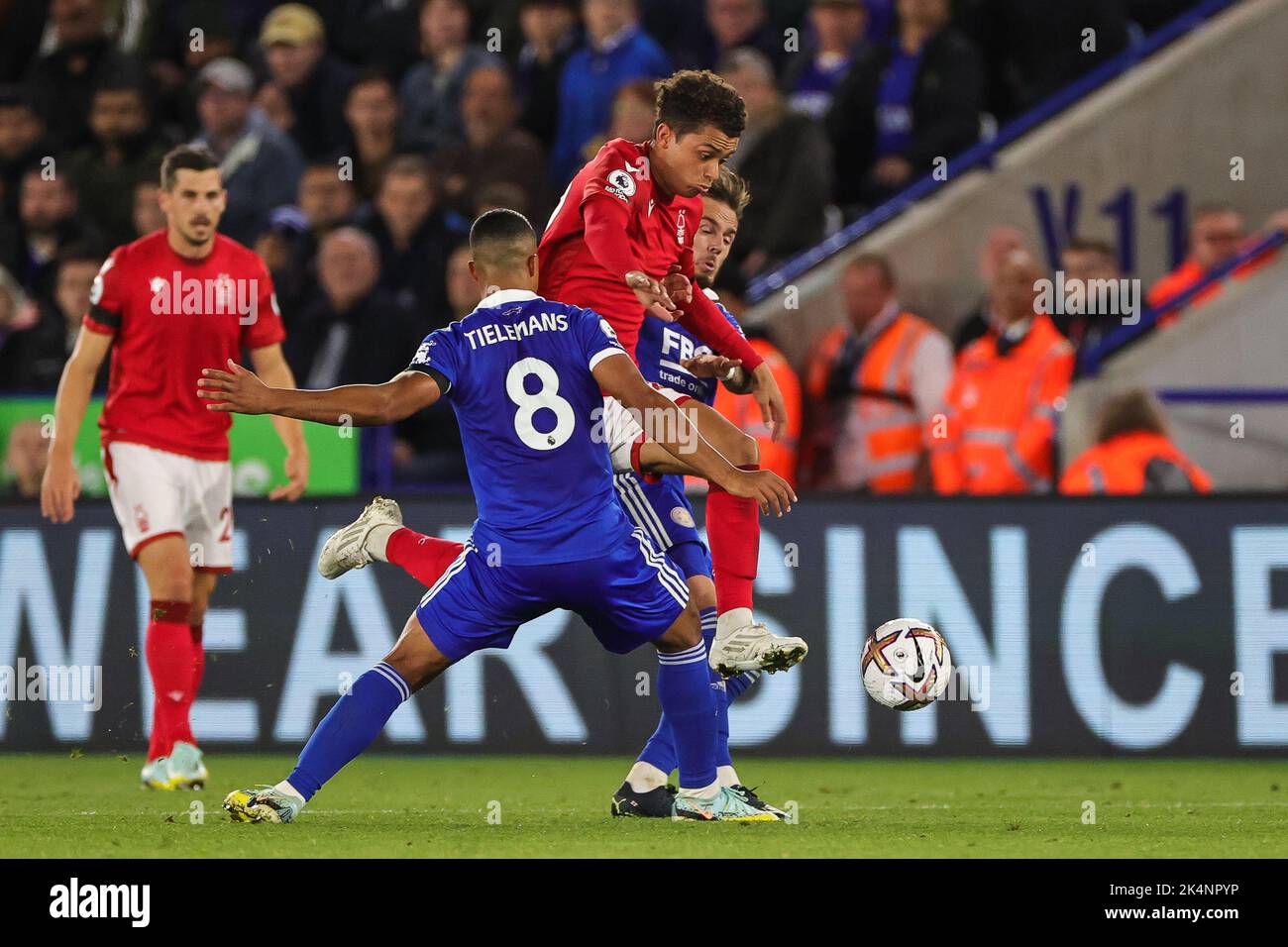 Brennan Johnson #20 of Nottingham Forest breaks past Youri Tielemans #8 of Leicester City during the Premier League match Leicester City vs Nottingham Forest at King Power Stadium, Leicester, United Kingdom, 3rd October 2022  (Photo by Mark Cosgrove/News Images) Stock Photo