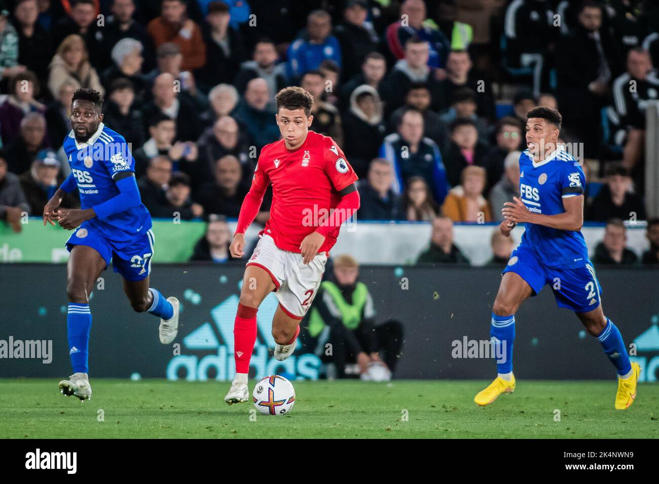 Brennan Johnson #20 of Nottingham Forest breaks through on goal during the Premier League match Leicester City vs Nottingham Forest at King Power Stadium, Leicester, United Kingdom, 3rd October 2022  (Photo by Ritchie Sumpter/News Images) Stock Photo