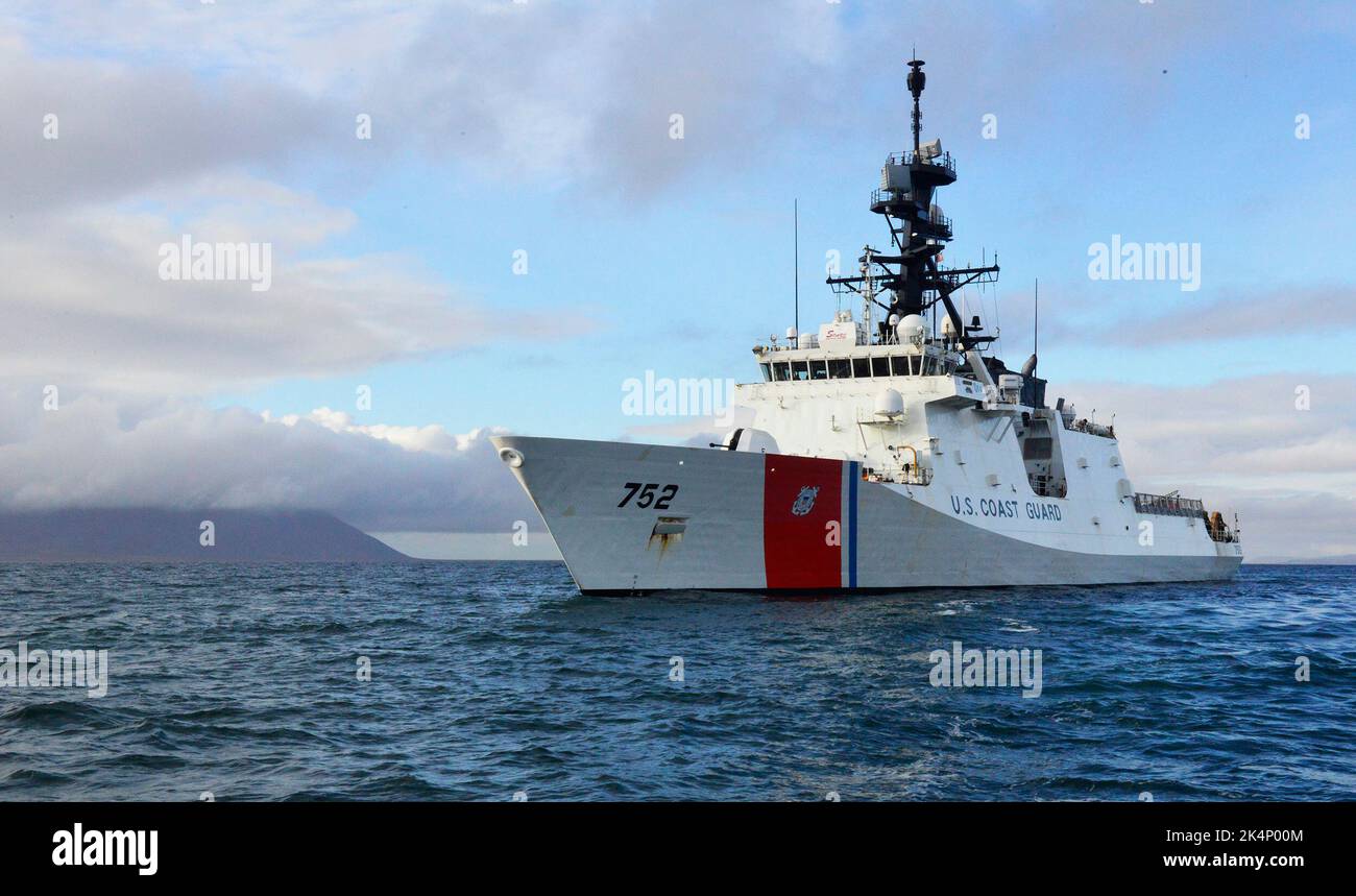 SKIN OF LAWRENCE島　ALASKA SAINT BOATS