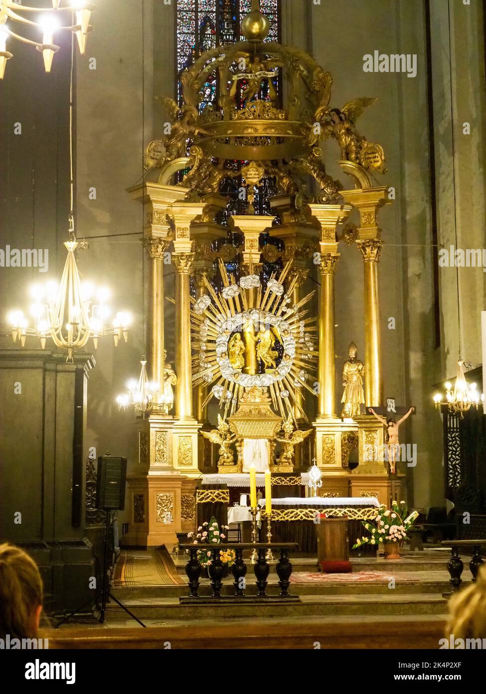 Gothic style altar hi-res stock photography and images - Alamy
