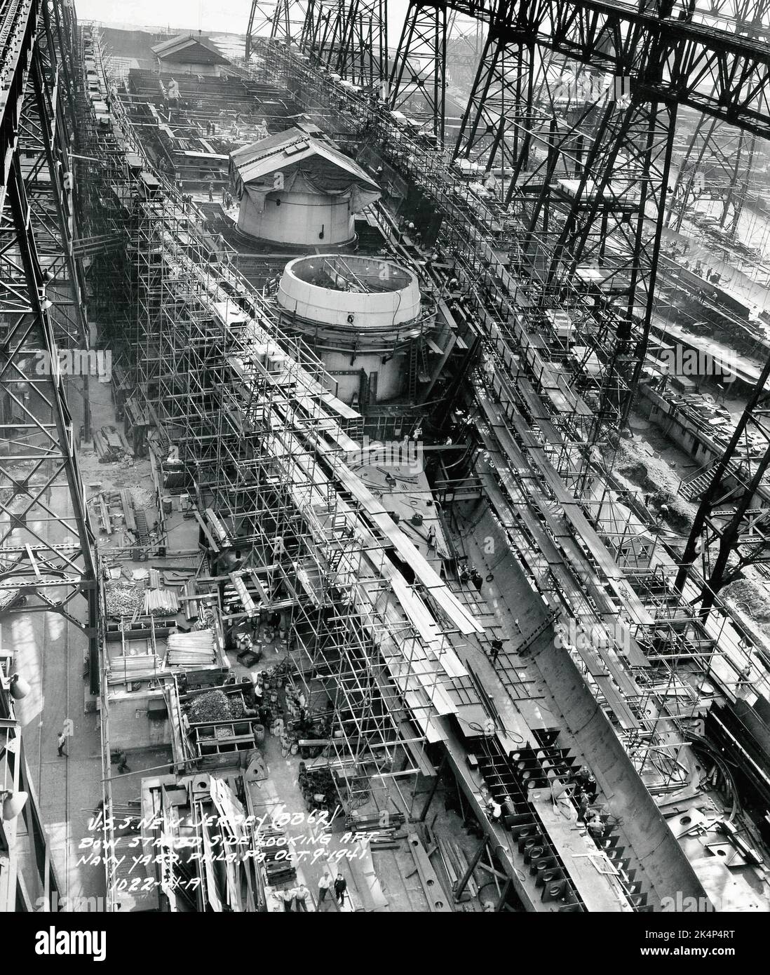 Photograph of the USS New Jersey (BB-62) under construction, October 1941 Stock Photo