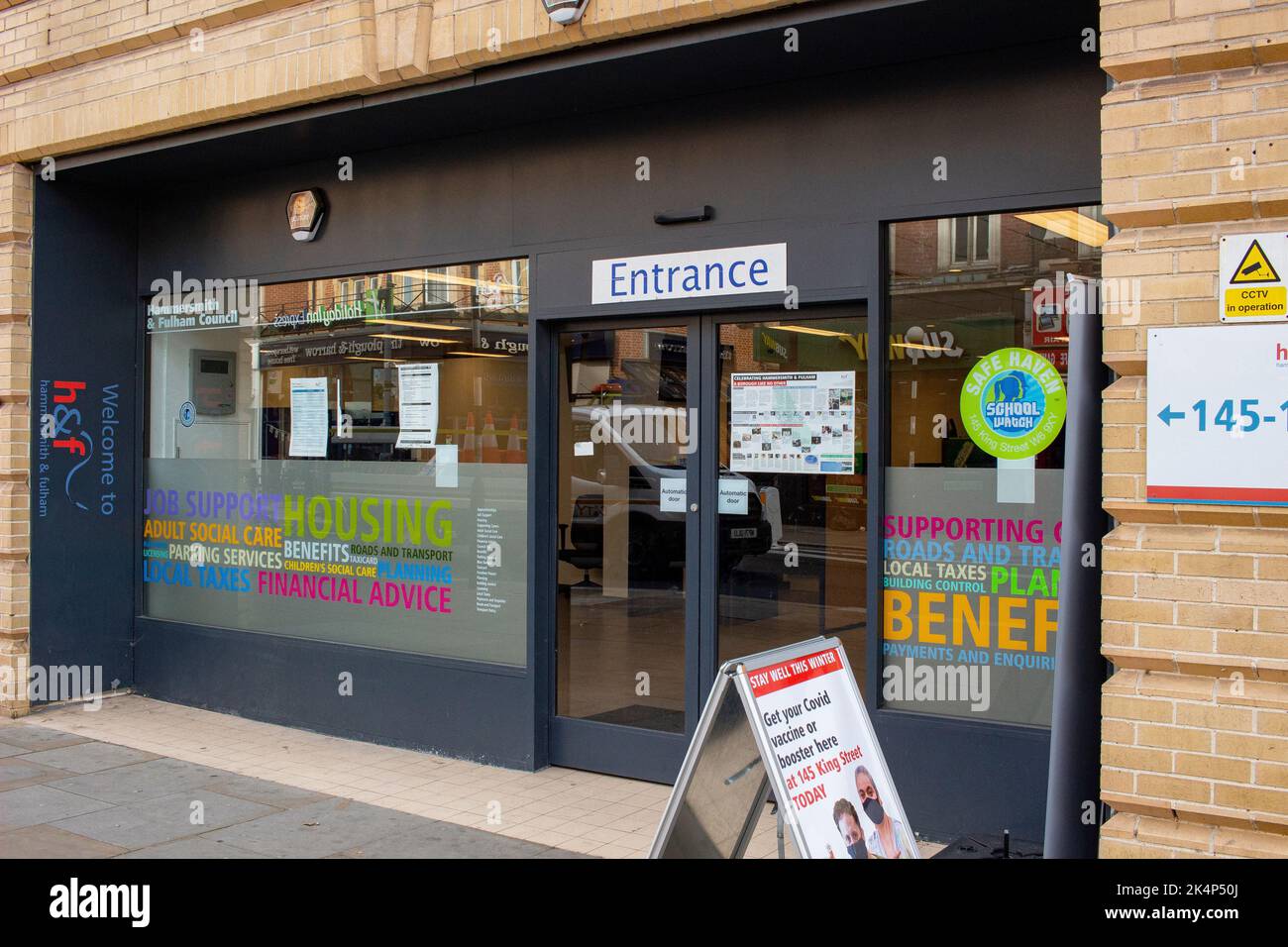 King Street, Hammersmith, London, UK; the Council housing/benefits office Stock Photo Alamy