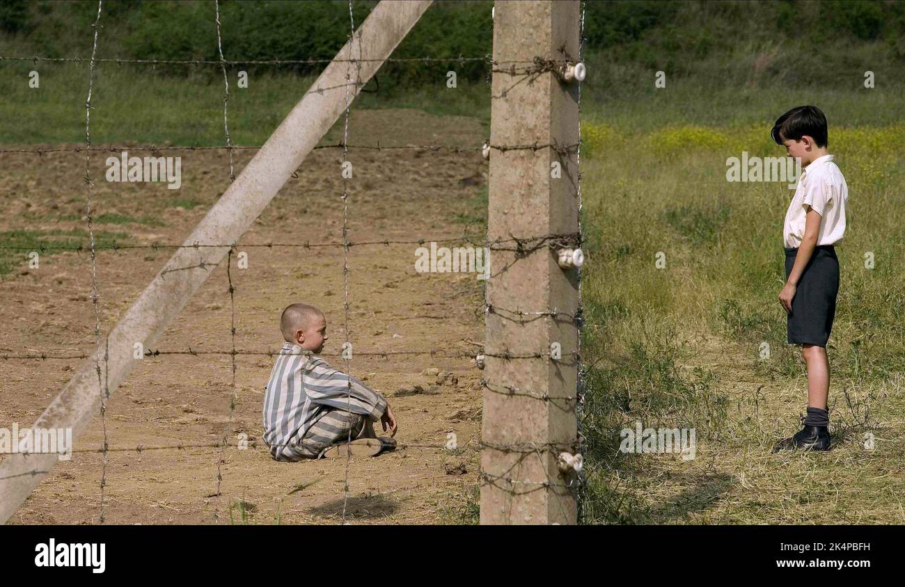 THE BOY IN STRIPED PYJAMAS JACK SCANLON, ASA BUTTERFIELD Date: 2008 Stock  Photo - Alamy, image size:1300x844
