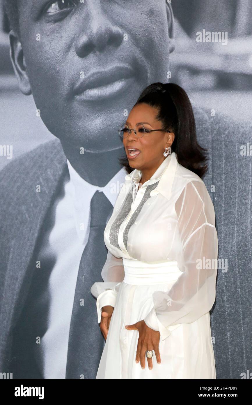 https://c8.alamy.com/comp/2K4PD8Y/september-21-2022-los-angeles-ca-usa-los-angeles-sep-21-oprah-winfrey-at-the-premiere-of-apple-tv-s-sidney-at-the-academy-museum-of-motion-pictures-on-september-21-2022-in-los-angeles-ca-credit-image-kay-blakezuma-press-wire-2K4PD8Y.jpg