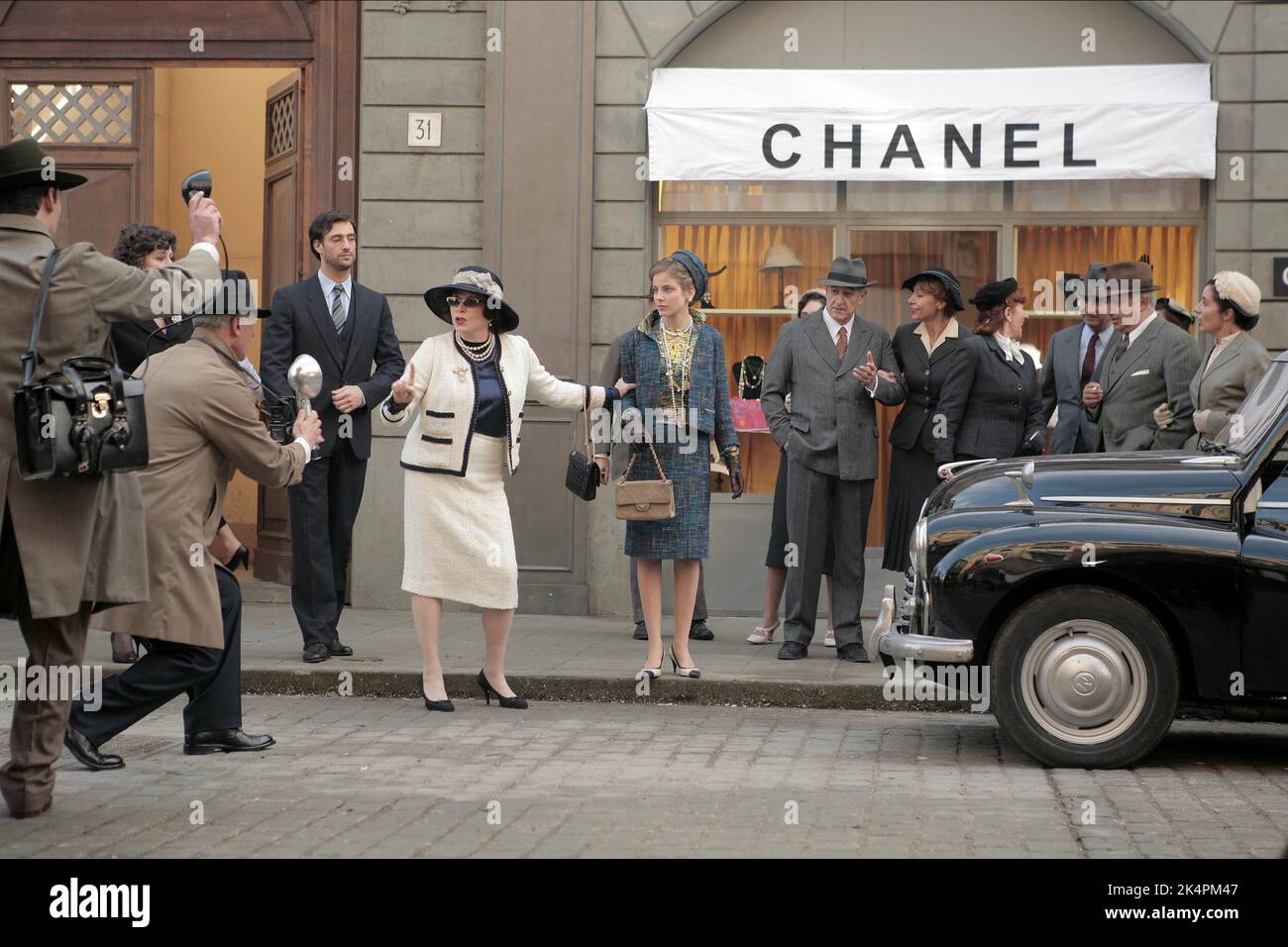 Shirley maclaine coco chanel 2008 hi-res stock photography and images -  Alamy