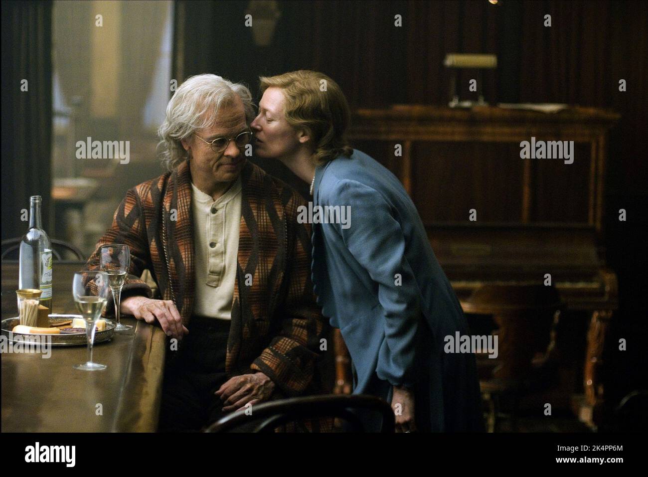 Benjamin button brad pitt hi-res stock photography and images - Alamy