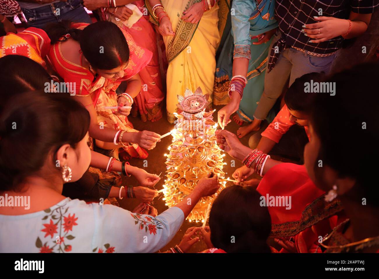 Jamshedpur, India. 03rd Oct, 2022. Hindu devotees perform the rituals Sandhi Puja (Aarti) during the Durga Puja festival in Jharkhand. (Photo by Rohit Shaw/Pacific Press) Credit: Pacific Press Media Production Corp./Alamy Live News Stock Photo
