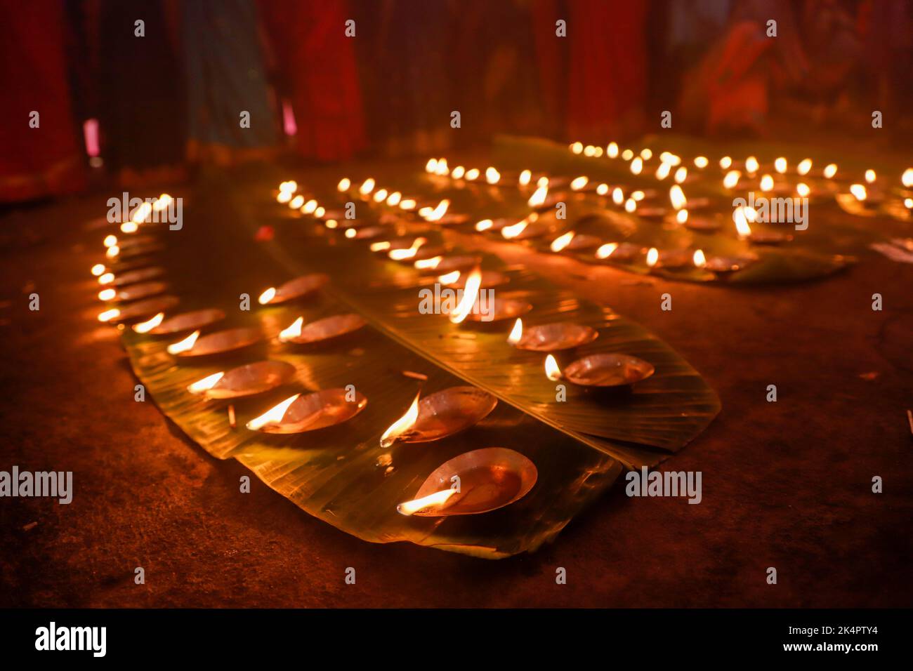 Jamshedpur, India. 03rd Oct, 2022. Hindu devotees perform the rituals Sandhi Puja (Aarti) during the Durga Puja festival in Jharkhand. (Photo by Rohit Shaw/Pacific Press) Credit: Pacific Press Media Production Corp./Alamy Live News Stock Photo