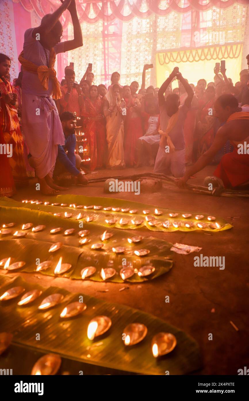 Jamshedpur, Jharkhand, India. 3rd Oct, 2022. Hindu devotees perform the