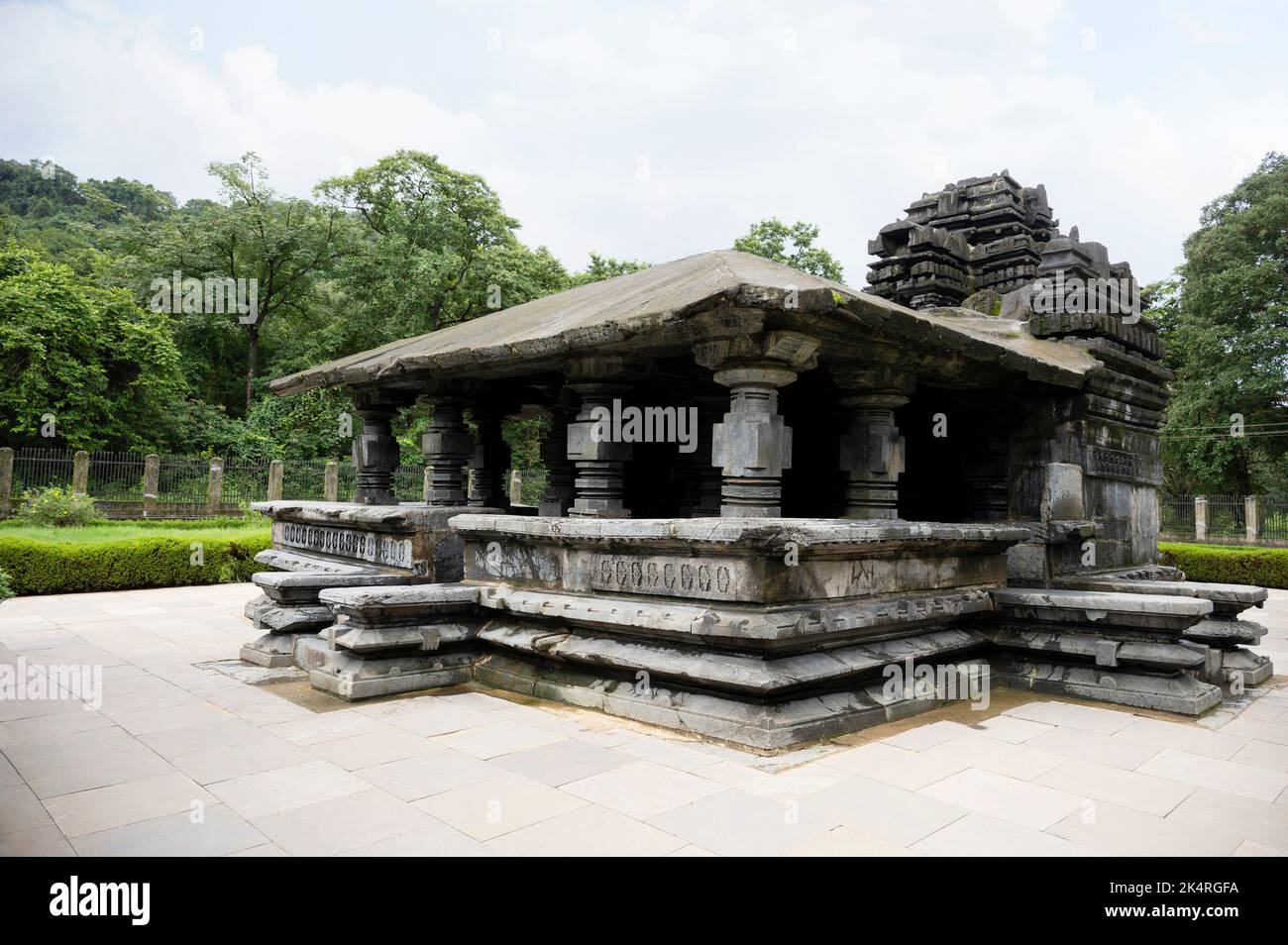Mahadeva Temple, (Tambdi Surla) a 12th-century Shaivite temple built in the Kadamba style from basalt. Near Bhagwan Mahaveer Wildlife Sanctury, Sangue Stock Photo