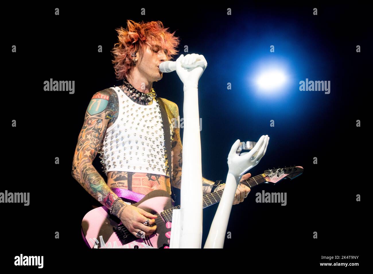 London, UK - October 1st, 2022: Machine Gun Kelly performs live at the SSE  Arena Wembley, London, England Stock Photo - Alamy