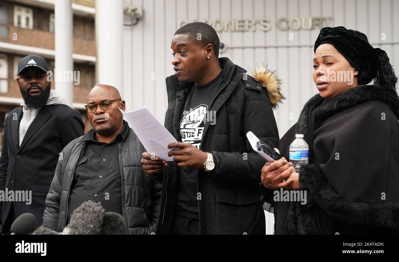 Chris Kaba's cousin Jefferson Bosela reads a statement outside Inner South London Coroner's Court, alongside Chris's uncle Kiyika Nkama Nkamu (left), father Prosper Kaba (second left) and mother Helen Lumuanganu after the inquest into his death. Picture date: Tuesday October 4, 2022. Stock Photo