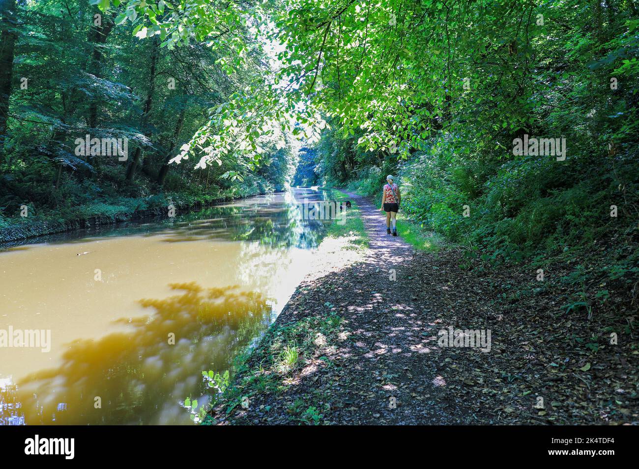 Walking canal towpath hi-res stock photography and images - Alamy
