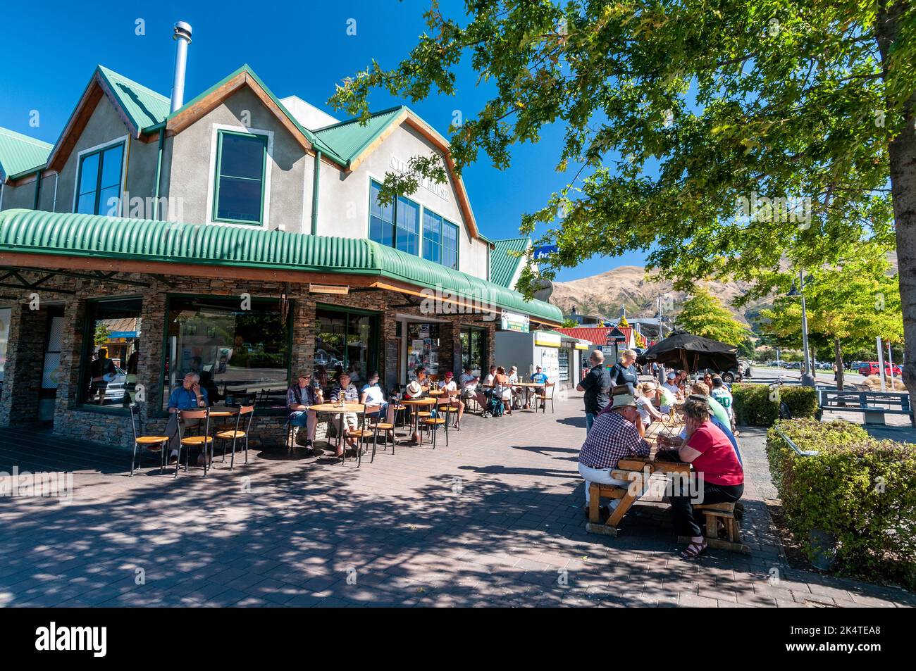 A row of small shops, bistros and eateries on Ardmore Street in Wanaka, a small summer /Winter ski resort town in the Otago region of South Island in Stock Photo
