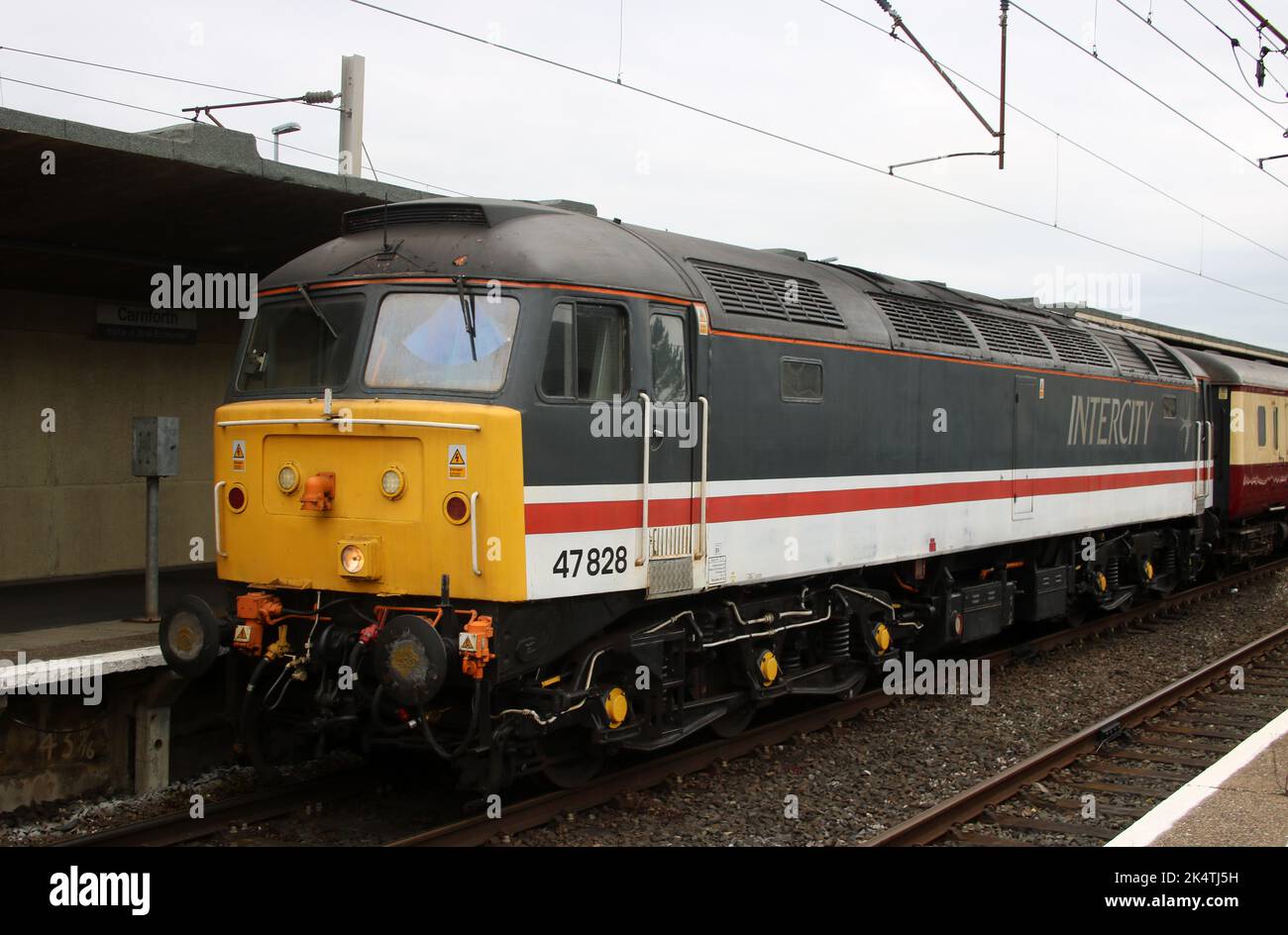 Steam Dreams the Lakes Express special train, Carnforth railway station, 30th September 2022, class 47 diesel-electric loco 47282 in InterCity livery. Stock Photo