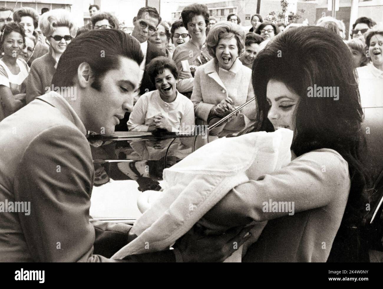 Elvis Presley and Priscilla with their newborn daughter Lisa Marie, February 1968 Stock Photo