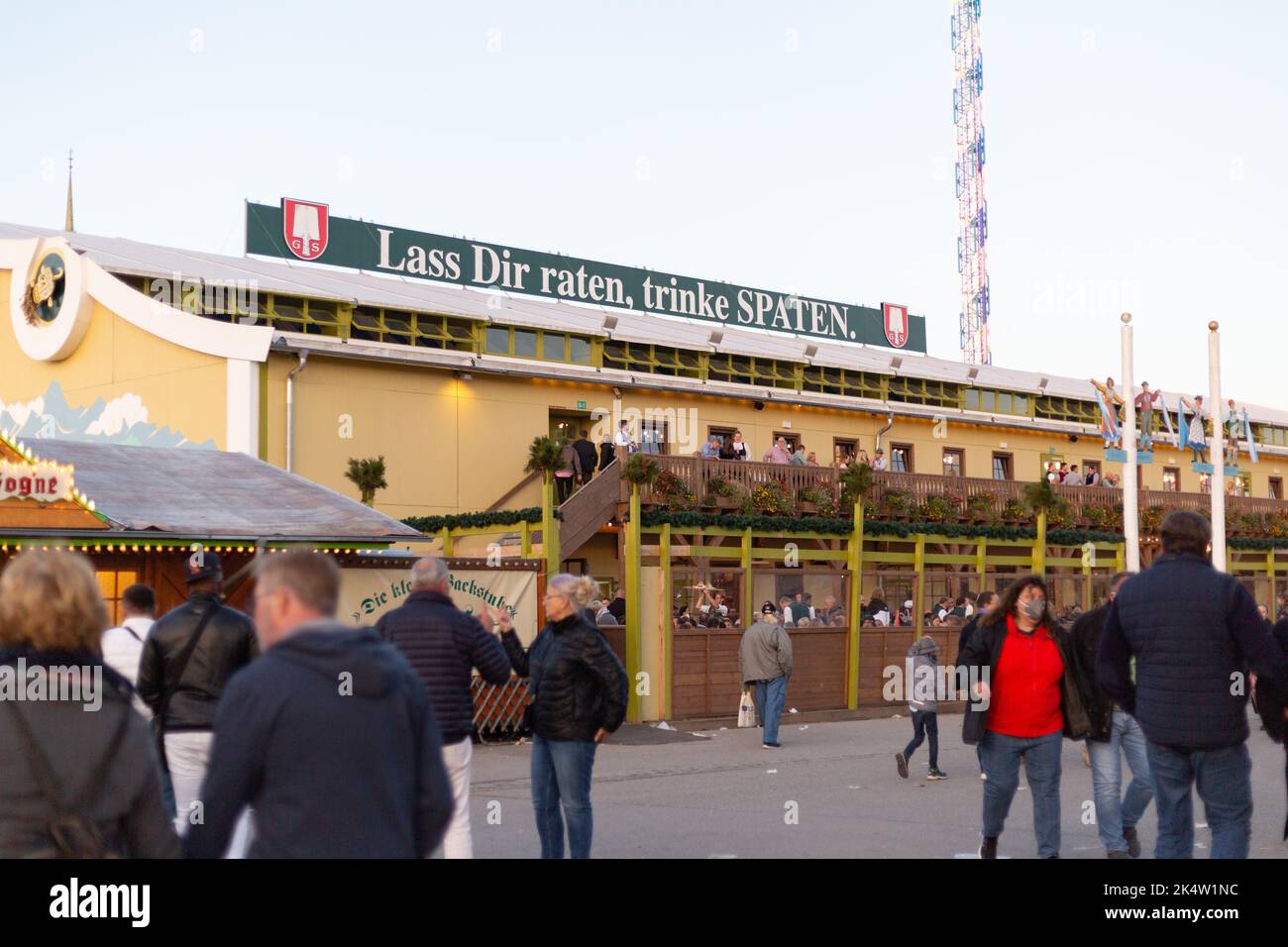 Munich, Germany. 03rd Oct, 2022. Hundreds of thousands visit the Oktoberfest 2022 on October 3rd, 2022 in Munich, Germany. As the weather was cold and/or wet all over the this year's Wiesn many stayed at home. On the last day as the sund was shining the Oktoberfest was crowded again. (Photo by Alexander Pohl/Sipa USA) Credit: Sipa USA/Alamy Live News Stock Photo