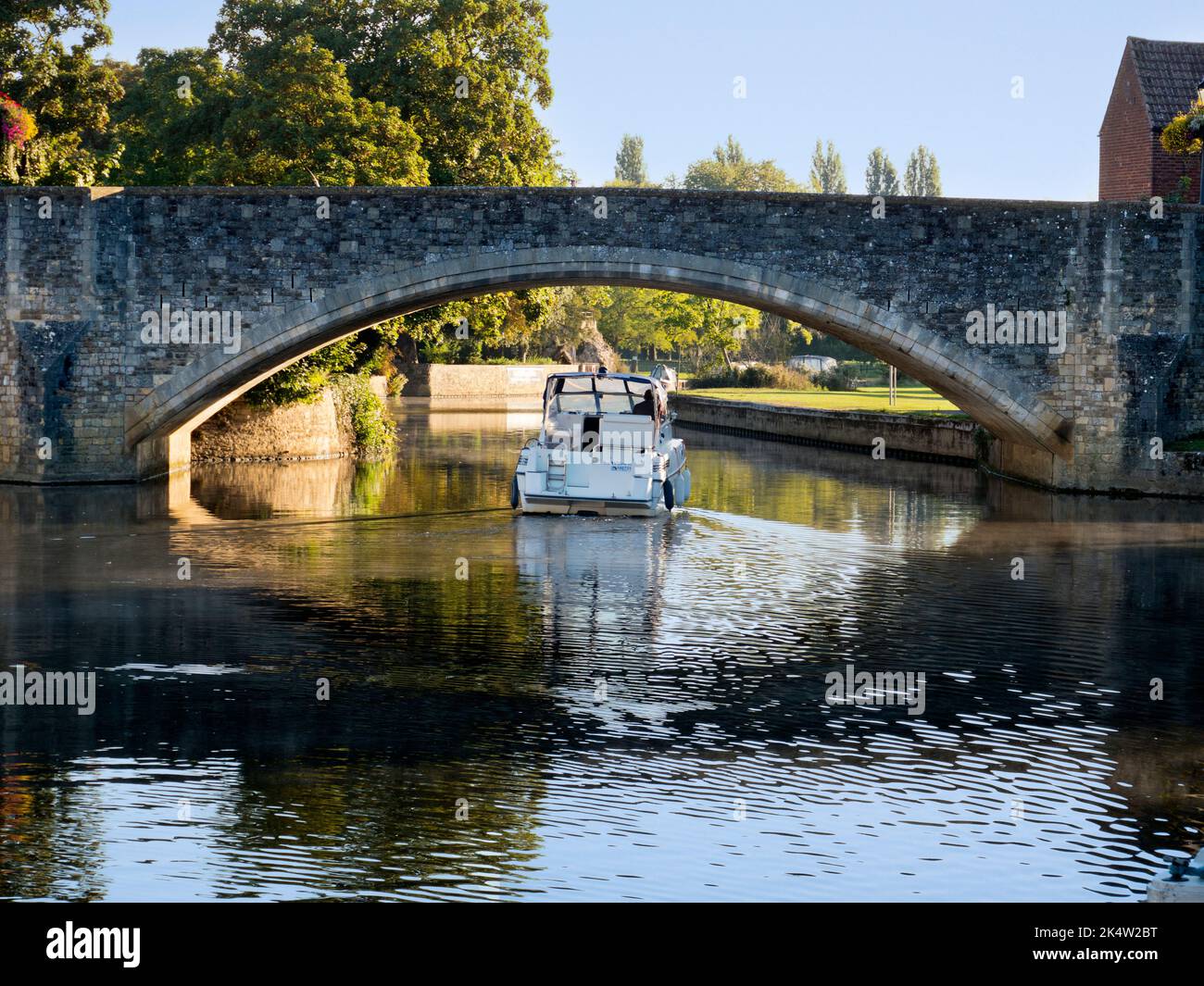 Abingdon claims to be the oldest town in England. And the Thames runs through the heart of it. Here we see the town's famous medieval stone bridge, on Stock Photo