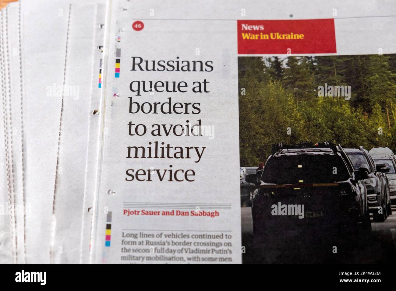 'Russians queue at borders to avoid military service' Guardian newspaper Russia Ukraine war article clipping 24 September 2022 London UK Stock Photo