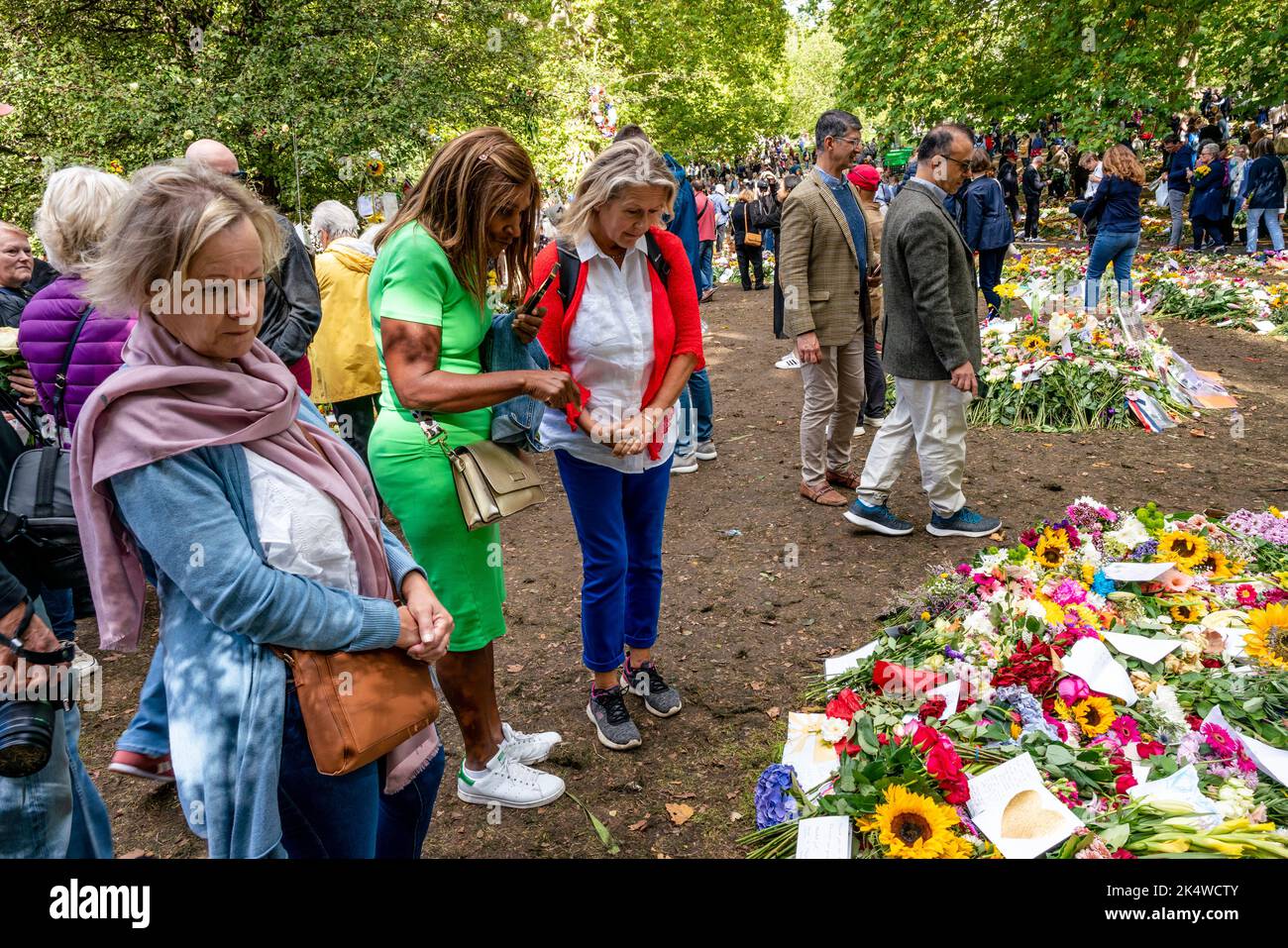British People Looking At The Floral Tributes For Queen Elizabeth II In The Floral Tribute Garden In Green Park, London, UK Stock Photo