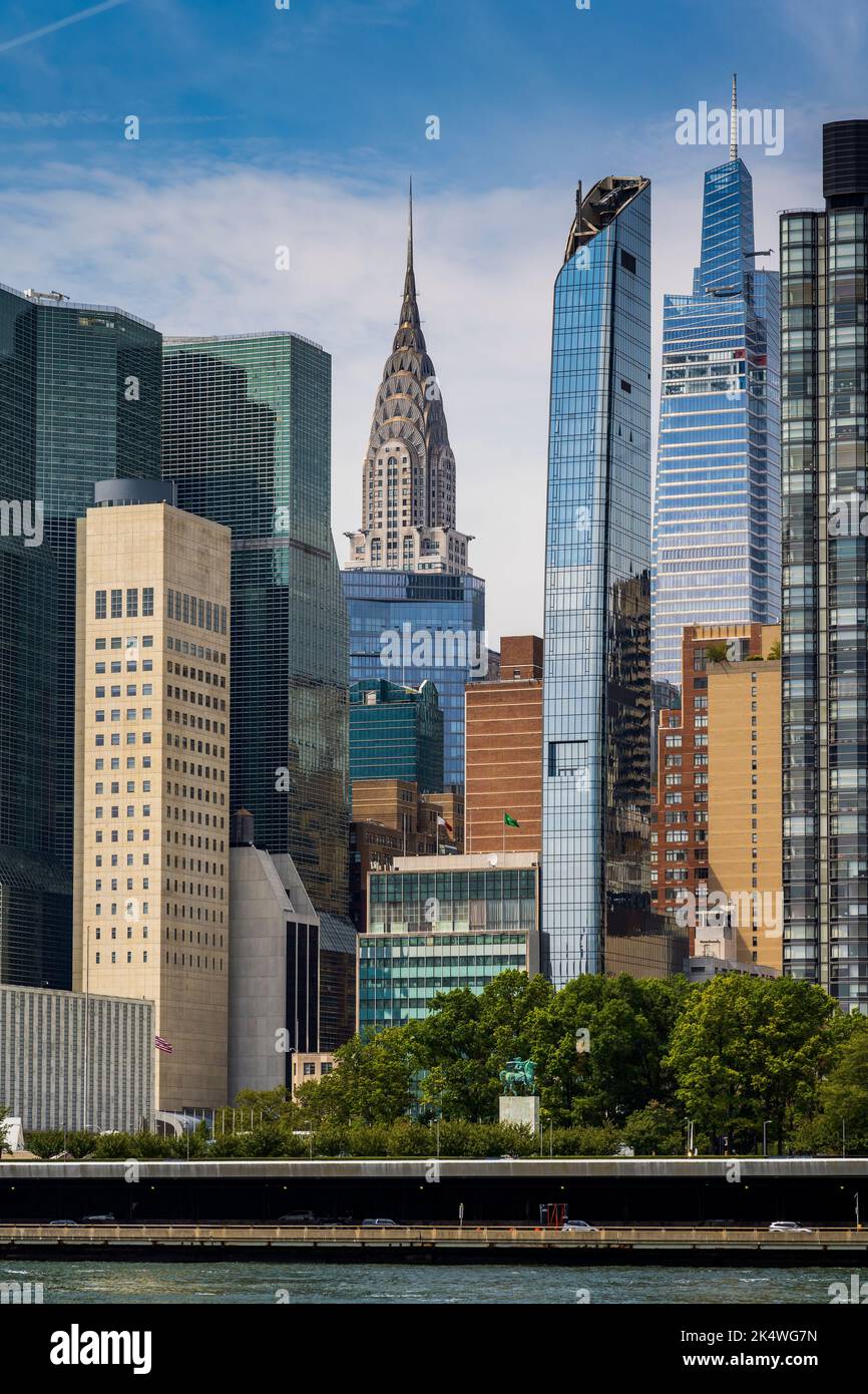 East River and Midtown Manhattan skyline, New York, USA Stock Photo