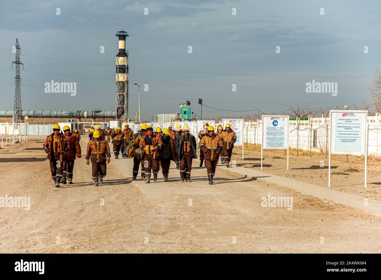 Group of industrial workers hi-res stock photography and images - Alamy