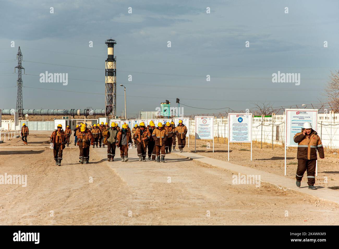 Group of industrial workers hi-res stock photography and images - Alamy