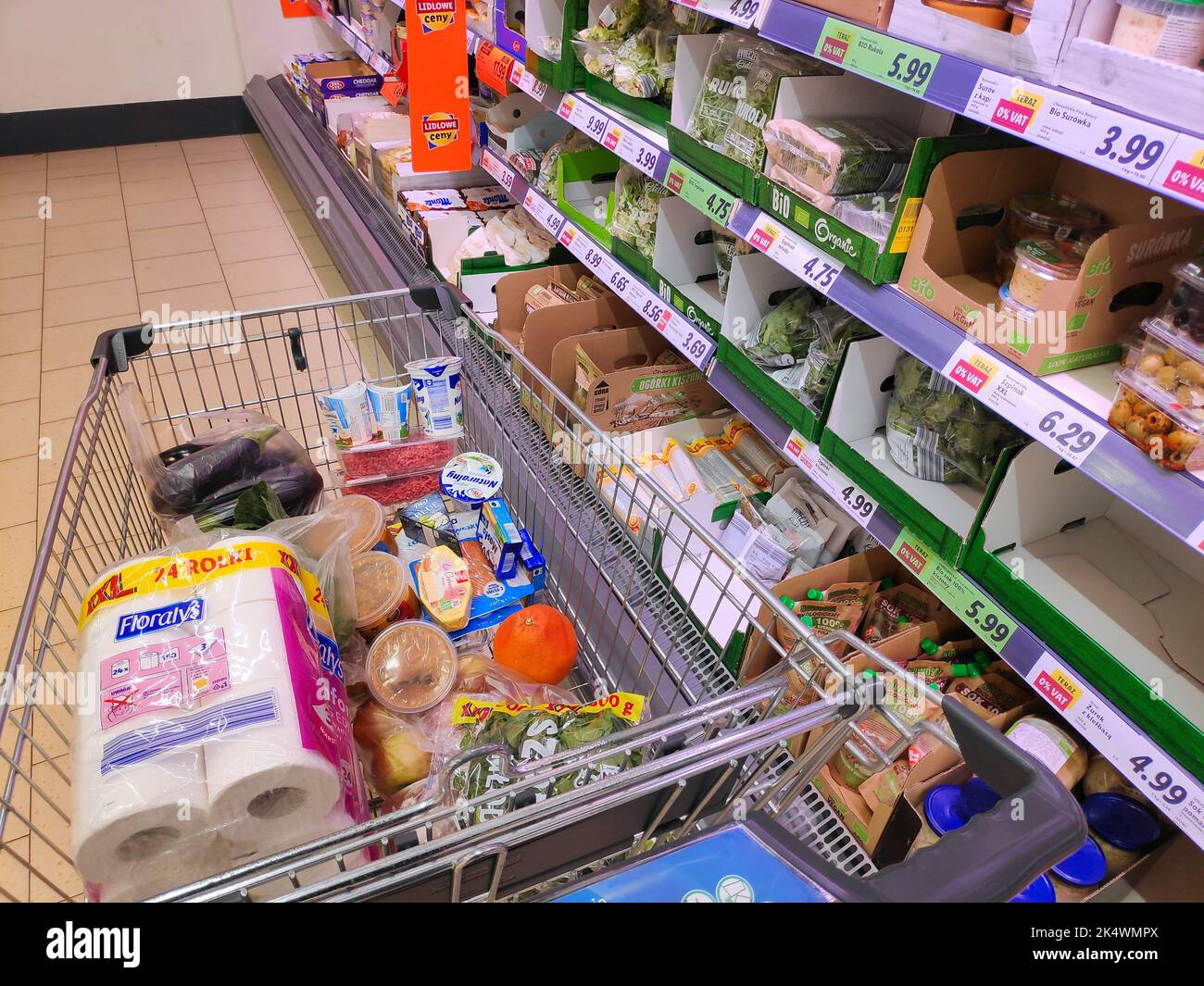 Lidl shopping cart hi-res stock photography and images - Alamy