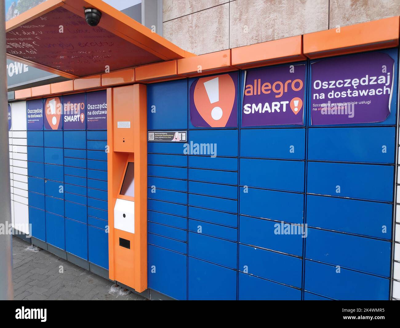 Parcel Machine Inpost Parcelbox hi-res stock photography and images - Alamy