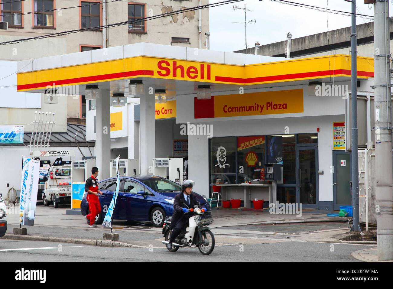 KYOTO, JAPAN APRIL 16, 2012 Customers visit Shell gas station in