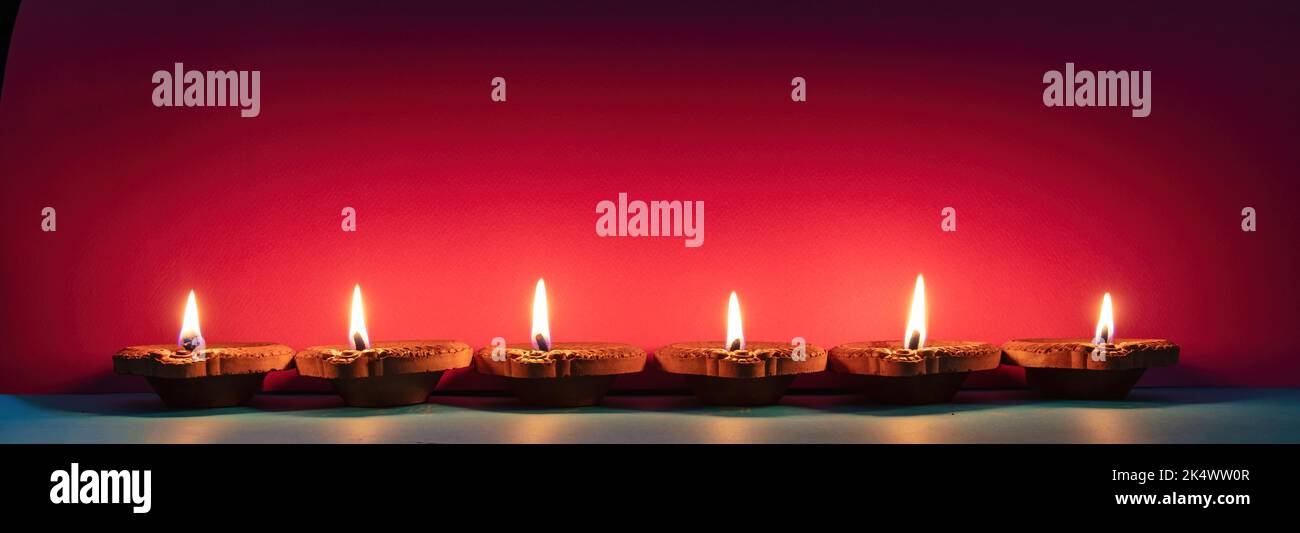 diwali-celebration-deepavali-hindu-festival-of-lights-clay-diyas