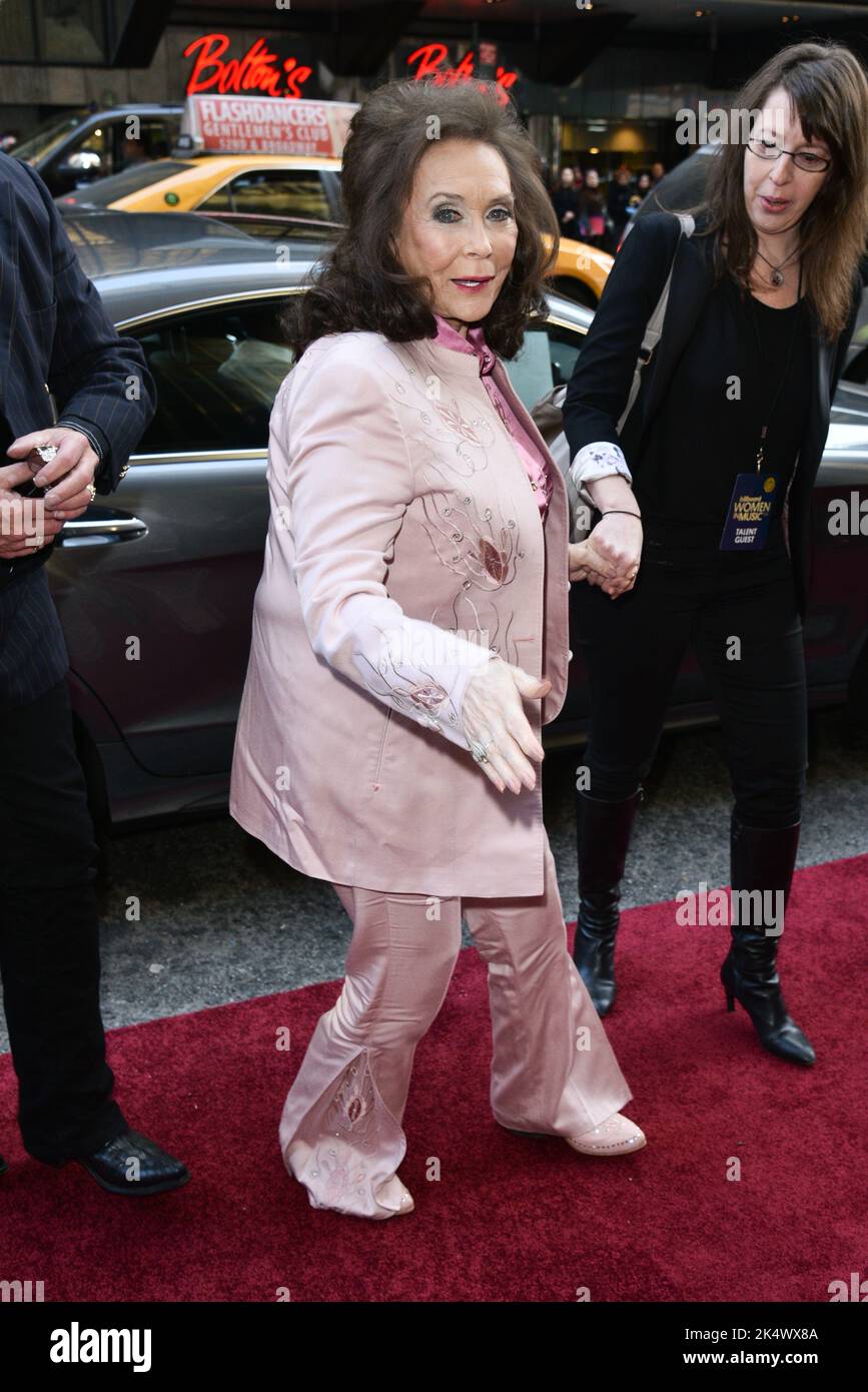 Country music singer-songwriter Loretta Lynn attends Billboard's 10th Annual Women In Music at Cipriani 42nd Street on December 11, 2015 in New York C Stock Photo