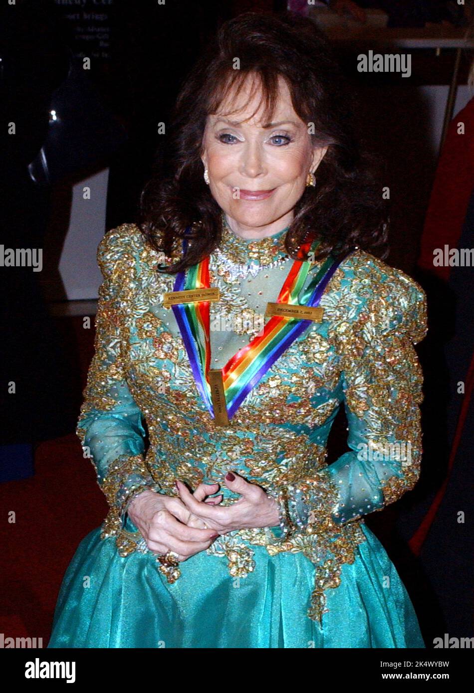 Country singer Loretta Lynn wears her ribbon as she arrives at the John