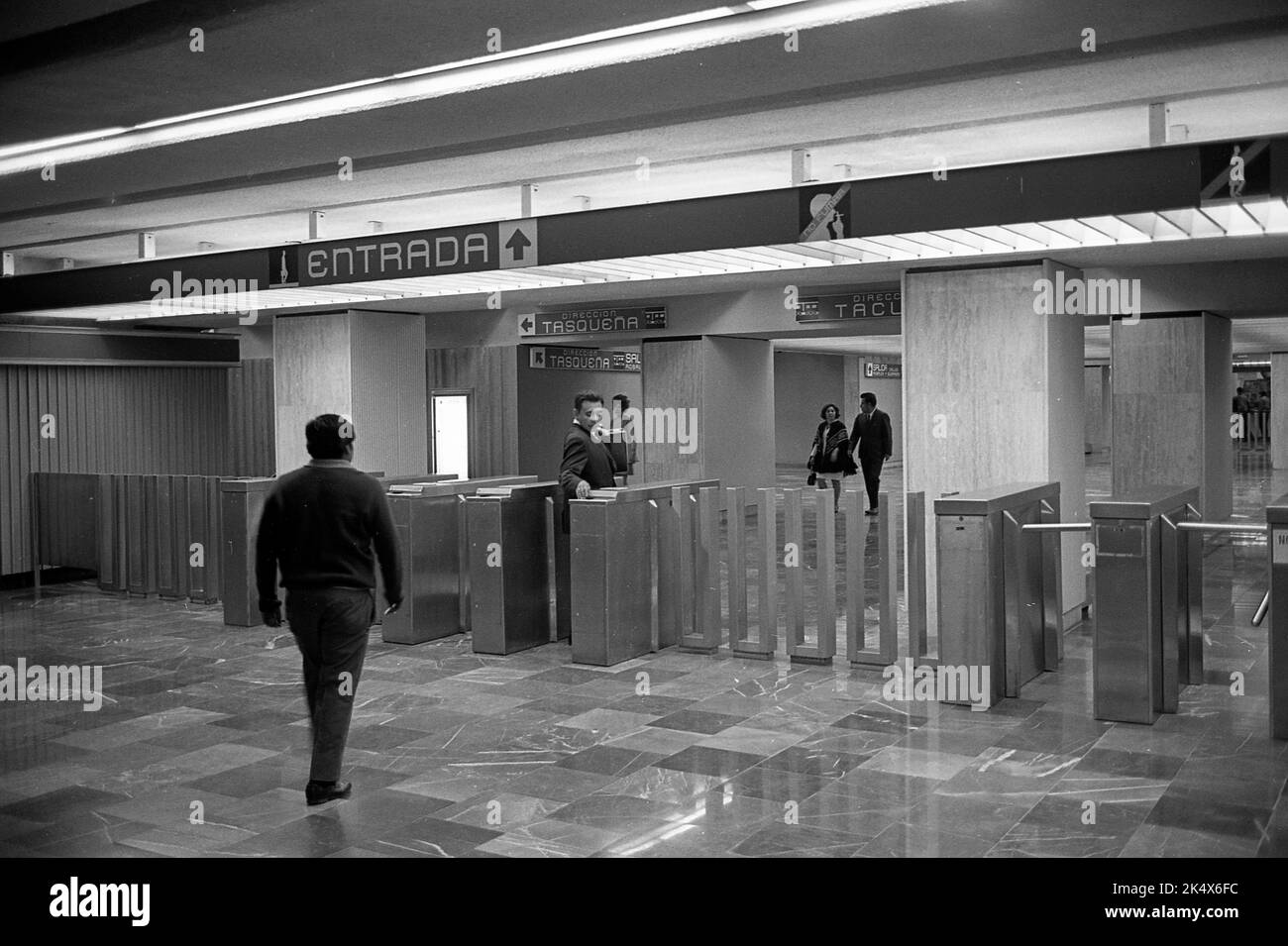 Mexico metro Black and White Stock Photos & Images - Alamy