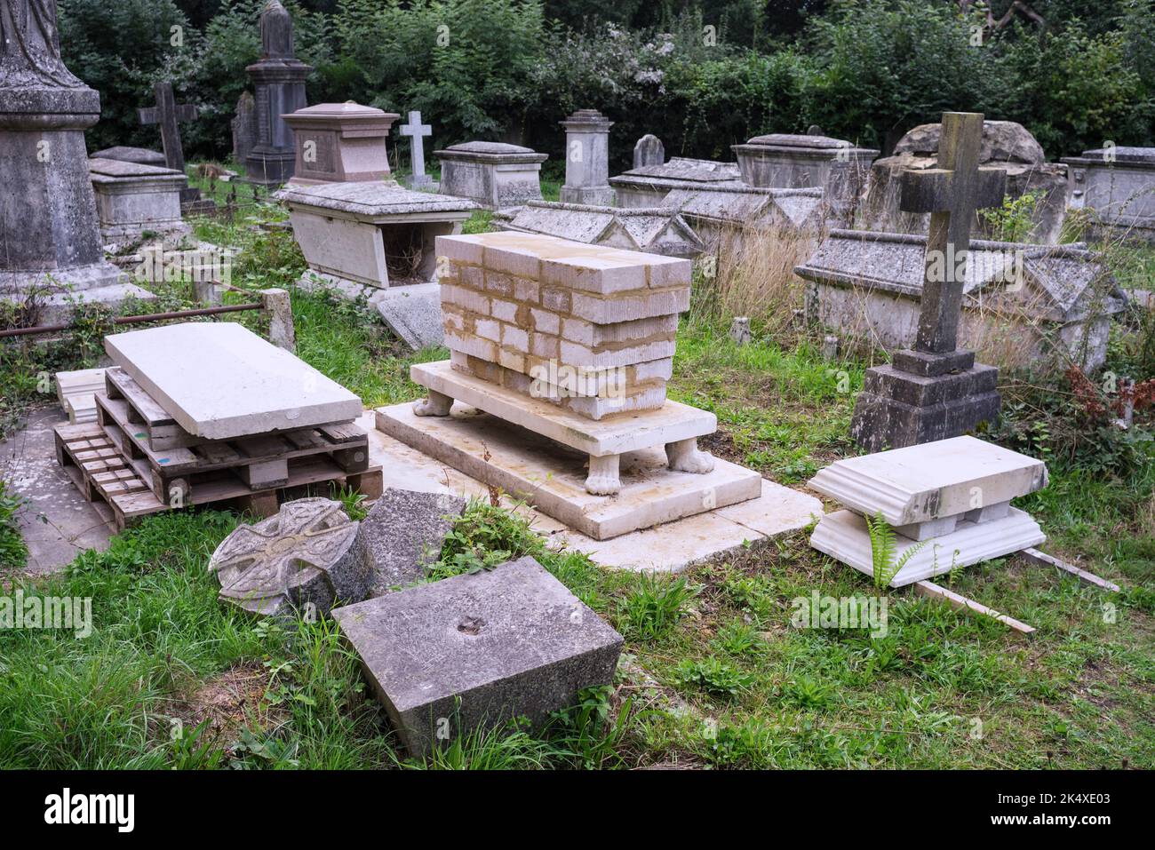 A late 19th century table tomb undergoing repair and restoration in Southampton Old Cemetery, Hampshire, England, UK Stock Photo