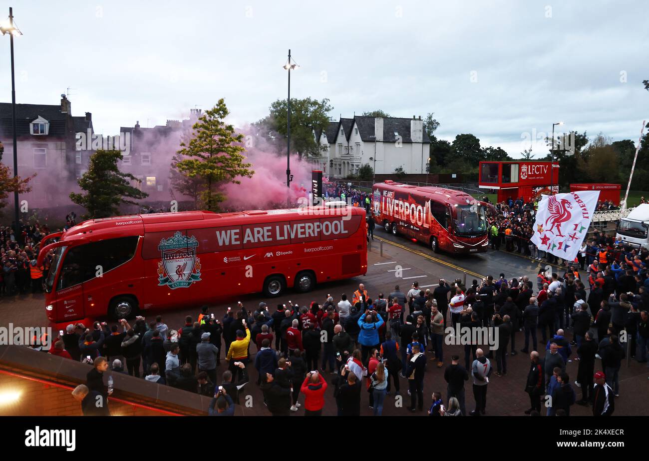 Liverpool, UK. 4th Oct, 2022. The Liverpool team bus arrives at the stadium during the UEFA Champions League match at Anfield, Liverpool. Picture credit should read: Darren Staples/Sportimage Credit: Sportimage/Alamy Live News Stock Photo