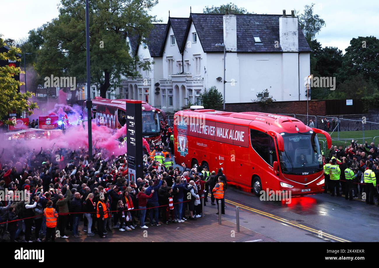 Liverpool, UK. 4th Oct, 2022. The Liverpool team bus arrives at the stadium during the UEFA Champions League match at Anfield, Liverpool. Picture credit should read: Darren Staples/Sportimage Credit: Sportimage/Alamy Live News Stock Photo