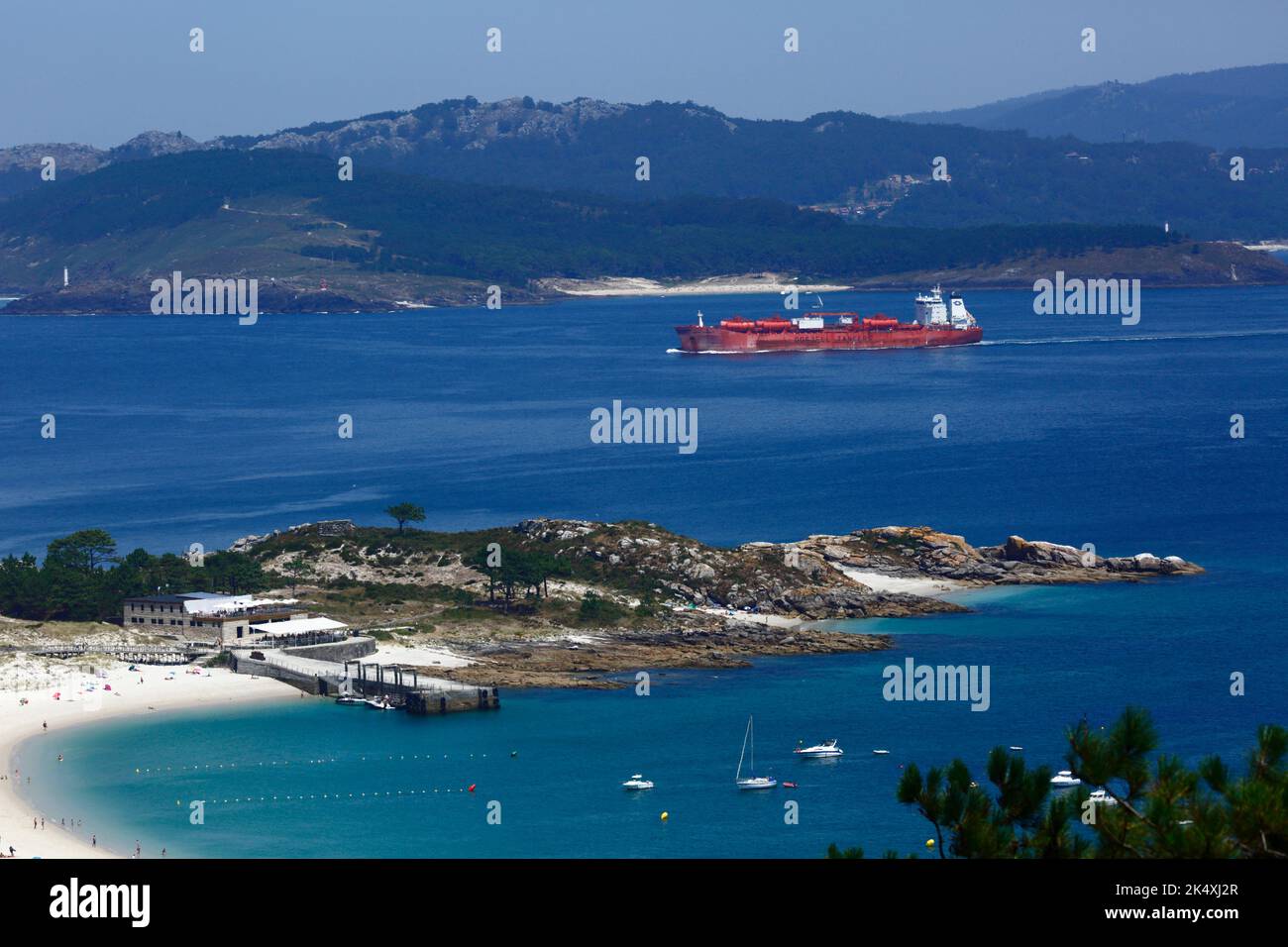 The Bow Summer (a chemical tanker owned by Norwegian company Odfjell Tankers) passing the Cies Islands as it leaves the Ria de Vigo, Galicia, Spain Stock Photo