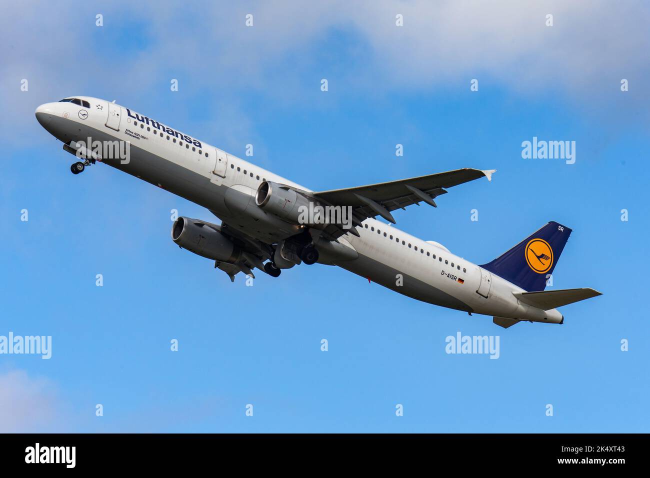 SCOTLAND - A beautiful view of a plane  Lufthansa Airbus A321-200, sorrowing through the bright blue sky Stock Photo