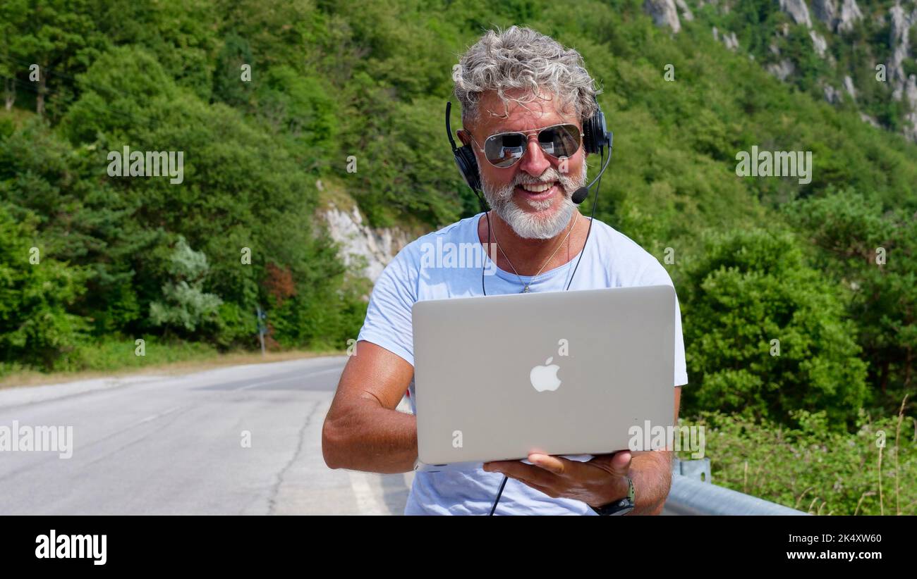Grey haired old man hi-res stock photography and images - Alamy
