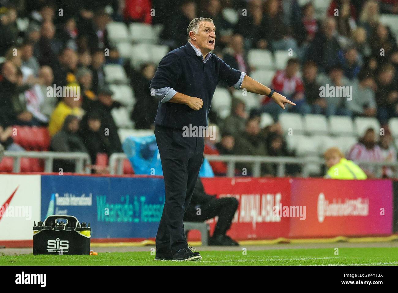 Tony Mowbray Head Coach of Sunderland gives his team instructions during the Sky Bet
