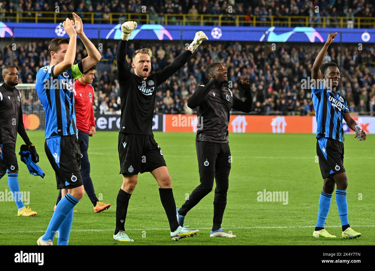 players of Brugge pictured celebrating after winning a soccer game between Club Brugge KV and Atletico Madrid during the third matchday in group B in the Uefa Champions League for the 2022-2023 season , on Tuesday 4 th of October 2022 in Brugge , Belgium . PHOTO DAVID CATRY | SPORTPIX Stock Photo