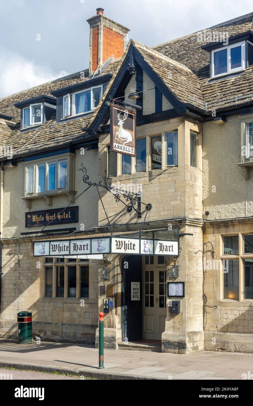 16th century The White Hart Hotel, High Street, Cricklade, Wiltshire, England, United Kingdom Stock Photo